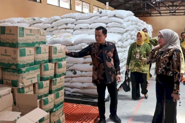 Kadis DKP Alamsyah Kunjungi Kantor Bulog Subdivre Makassar