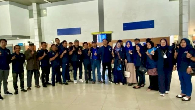 H Sahiruddin Bareng Pengurus DPD NasDem Maros Antusias Jemput Capres Anies di Bandara