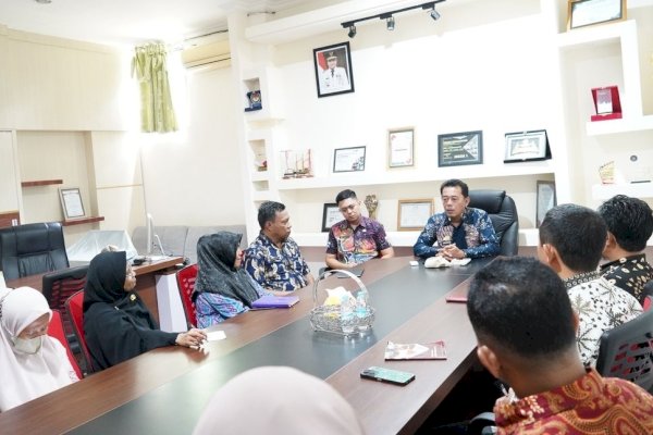 Dihadiri Seklur se-Kecamatan Biringkanaya, Camat Juliaman Minta Perhatikan Kelengkapan Semua Berkas