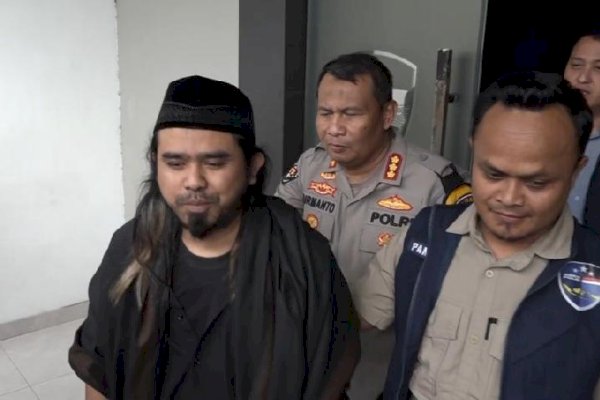 Gus Samsudin Dijemput Paksa Polisi Terkait Video Viral Tukar Pasangan: Dikhawatirkan Melarikan Diri