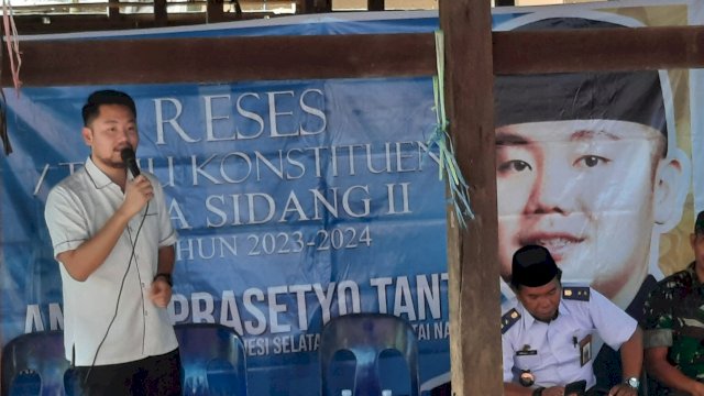Anggota DPRD Sulsel, Andre Prasetyo Tanta Saat Reses di Kelurahan Lakkang.