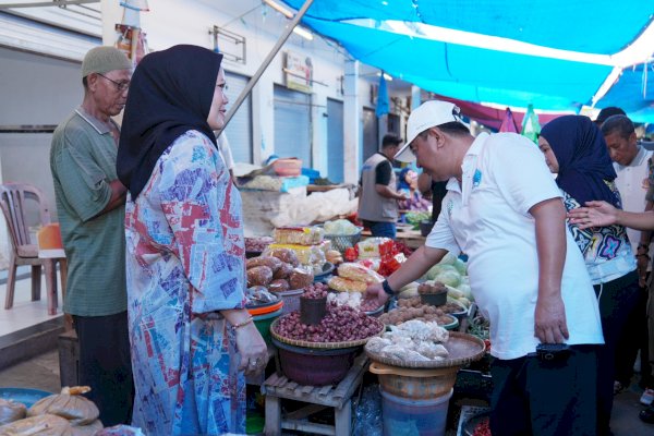 Pj Gubernur Sulsel Cek Harga Kebutuhan Pokok di Pasar Bantaeng