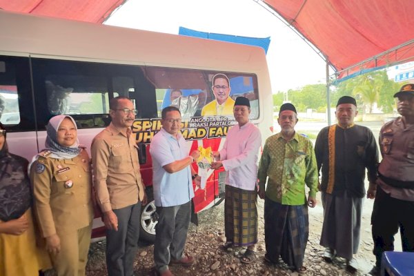 Anggota DPR RI Muhammad Fauzi Serahkan Bantuan Satu Unit Bus ke Pengurus NU Luwu Utara