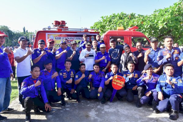 Pemprov Sulsel Serahkan Satu Unit Damkar ke Pemkab Wajo