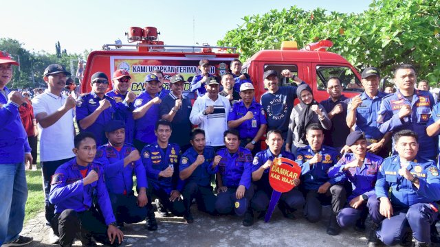 Pemprov Sulsel Serahkan Satu Unit Damkar ke Pemkab Wajo