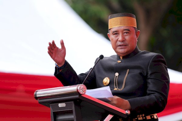 Didampingi Sofha Marwah, Pj Gubernur Sulsel Hadiri HUT Takalar Ke-64 Tahun