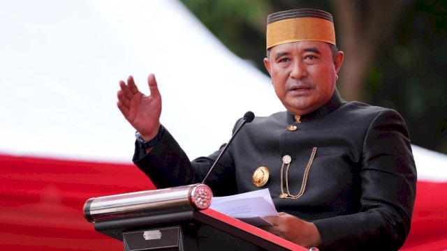 Didampingi Sofha Marwah, Pj Gubernur Sulsel Hadiri HUT Takalar Ke-64 Tahun