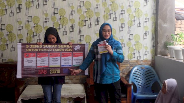 Caleg DPRD Sulsel dari Partai NasDem dapil Makassar B, Rezki Mulfiati Litfi Saat Melaksanakan Sosialisasi Kampanye di Masyarakat Beberapa Waktu Lalu