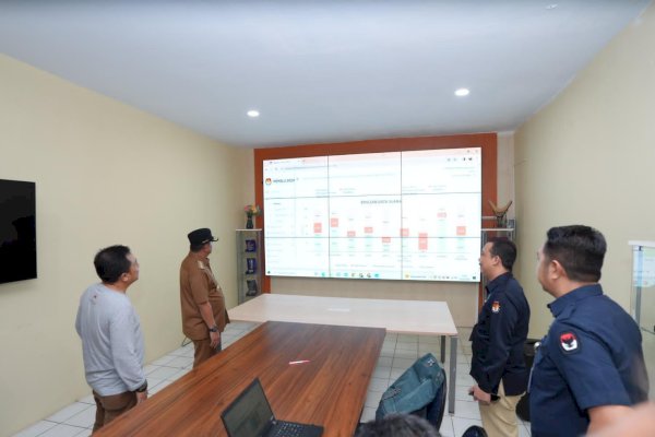 Pj Gubernur Bahtiar Terus Pantau Kesiapan Pemilu di Bawaslu dan KPU Jelang Pemungutan Suara