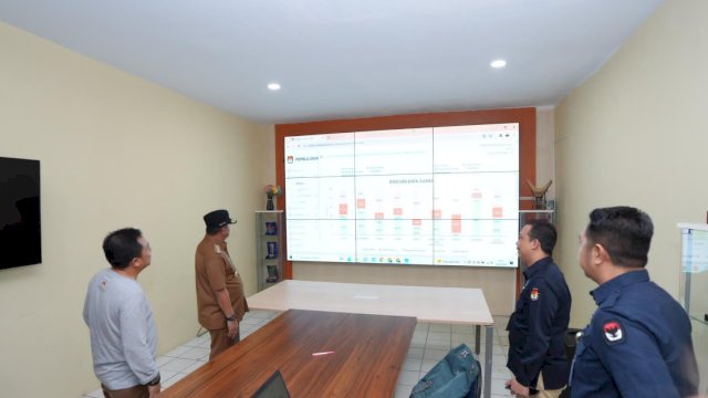 Pj Gubernur Bahtiar Terus Pantau Kesiapan Pemilu di Bawaslu dan KPU Jelang Pemungutan Suara