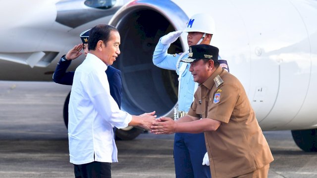 Pj Gubernur Bahtiar Baharuddin Dampingi Presiden Jokowi Selama Kunker di Sulsel