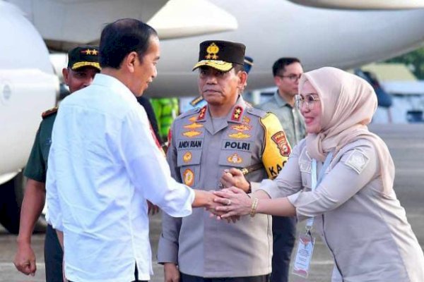 Ketua DPRD Sulsel Sambut Kedatangan Presiden Joko Widodo