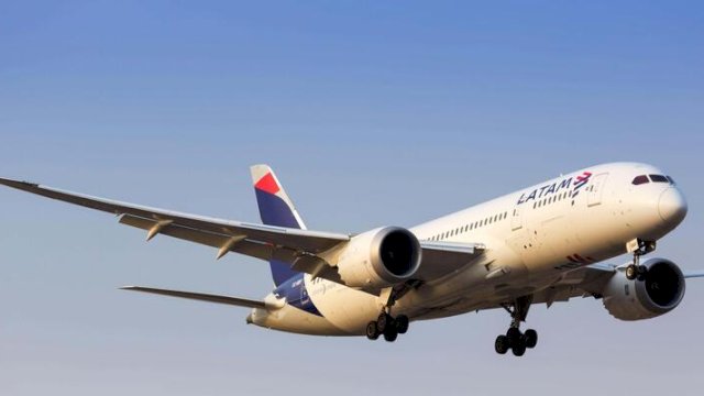 Pesawat Latam.(F-=INT)