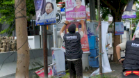 Bapenda Makassar Lakukan Pembersihan dan Penertiban Reklame Pemilu