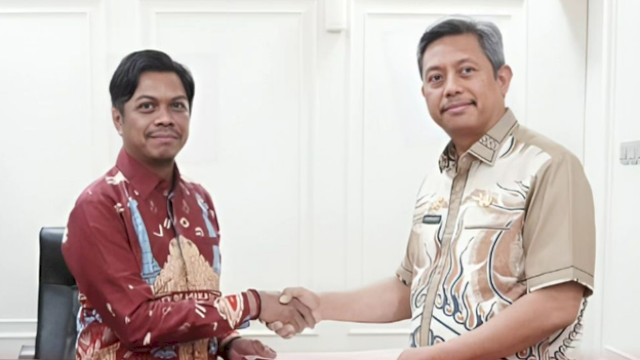 Kepala Bapenda Firman Pagarra Terima SK Pengangkatan Jabatan Sekda Kota Makassar