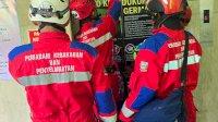 Damkar Makassar Sigap Selamatkan Ibu Terjebak Lift di Puskesmas Kassi Kassi