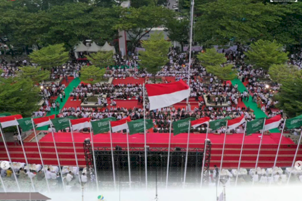 Bapenda Makassar Hadiri Iftiar dengan Barisan Sepanjang 2,1 KM di Anjungan Pantai Losari