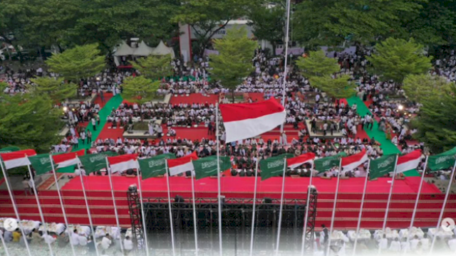 Bapenda Makassar Hadiri Iftiar dengan Barisan Sepanjang 2,1 KM di Anjungan Pantai Losari
