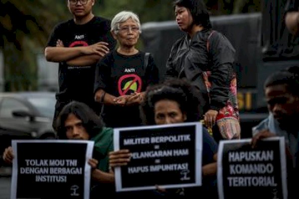 Aksi Kamisan Korban HAM, Sumarsih Minta Jokowi Cabut Keppres Gelar Jenderal Kehormatan Prabowo