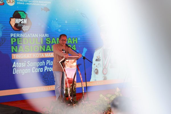 Mau Makassar Bersih? Buang Sampah Pada Tempatnya, Bro!