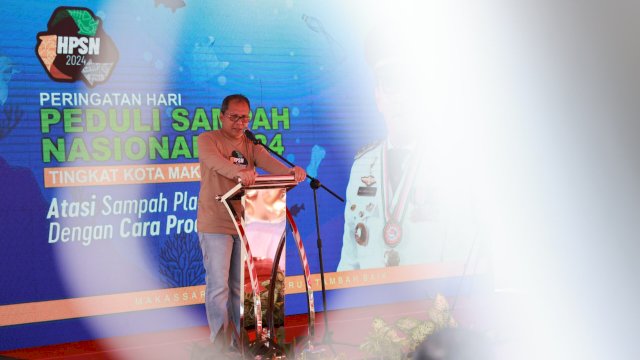 Mau Makassar Bersih? Buang Sampah Pada Tempatnya, Bro!