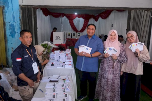 Bupati Maros Chaidir Syam dan Keluarga Salurkan Hak Pilih di TPS 12