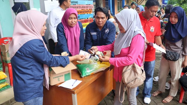 Gerakan Pangan Murah DKP Makassar Diserbu Warga, 1500 Kg Beras Habis Terjual