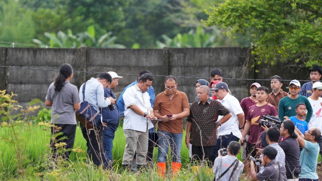 Pj Gubernur, Wali Kota dan Bupati Maros Kompak Tinjau Lahan Stadion di Makassar