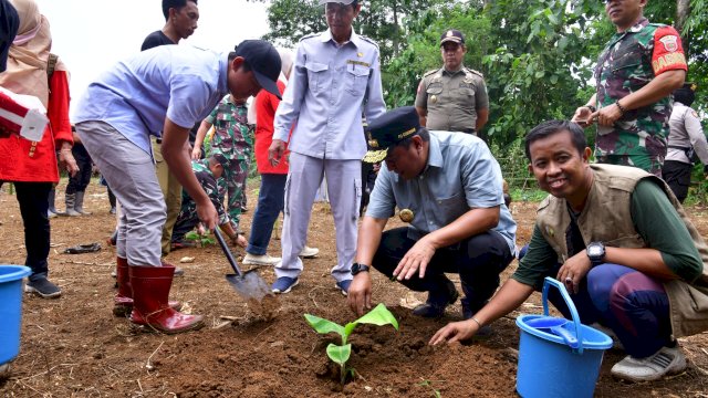 Pj Gubernur Sulsel Bahtiar Komitmen Lestarikan Kawasan Rammang-rammang