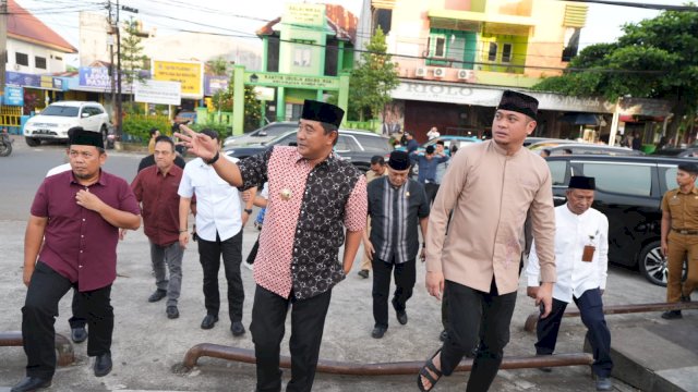 Pj Gubernur Sulsel Bahtiar Baharuddin Bersama Bupati Gowa, Adnan Purichta Ichsan. (Foto: Humas Pemprov)