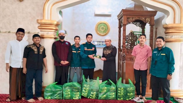 LAZ Hadji Kalla Salurkan Paket Iftar ke Masjid di Makassar