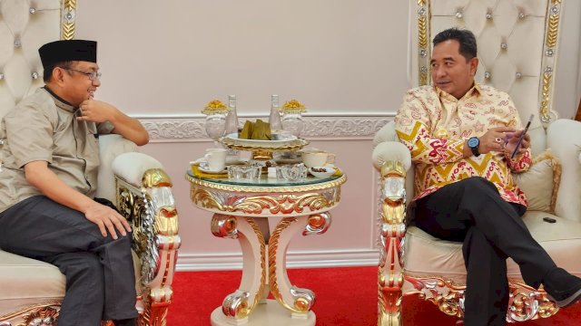 Pj Gubernur Sulsel Bahtiar Baharuddin Bersama Rektor Universitas Balipapan. (Foto: Humas Pemprov Sulsel)