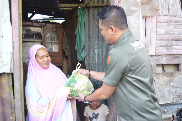 Sulsel Ramadan Berbagi Bahagia, Disbudpar Sulsel Door To Door Bagikan Bingkisan