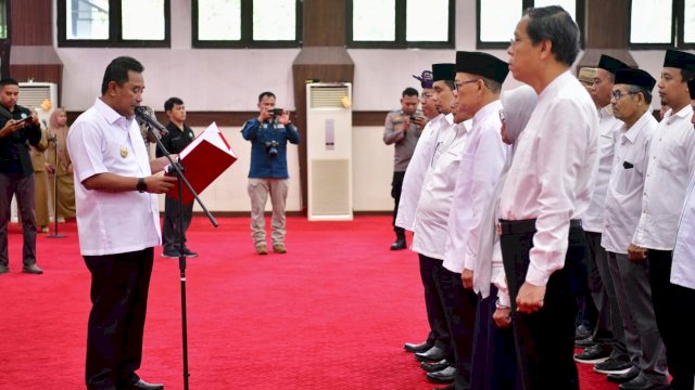 Penjabat Gubernur Sulsel, Bahtiar Baharuddin melantik FKUB Sulsel 2024-2029
