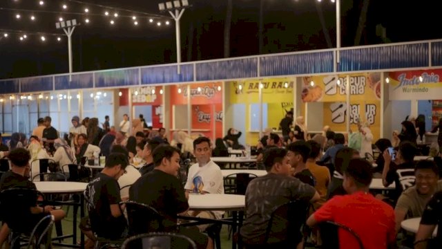 Suasana Corawali Food Curt, di Jalan Serigala, Maccorowalie, Kabupaten Pinrang.
