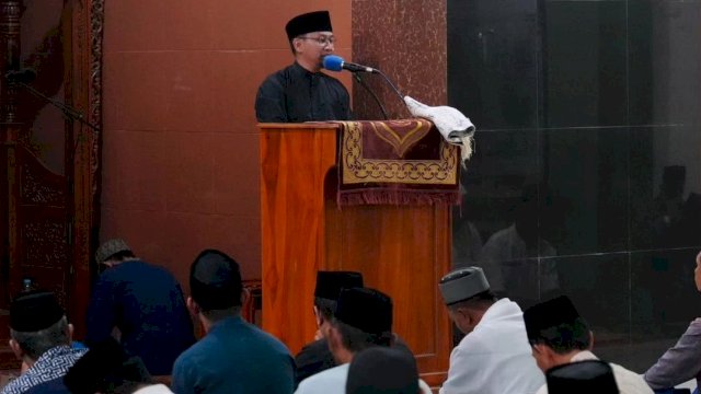 Bapenda Makassar Serahkan Bantuan Hibah ke Masjid Al-Anshar Biringkanaya
