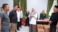 Wabup Suhartina Bohari&nbsp; Salurkan Bantuan Pangan Bagi Masyarakat Berpenghasilan Rendah dan Keluarga Risiko Stunting