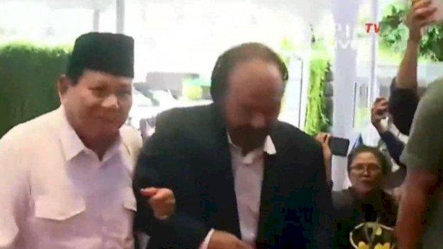 Surya Paloh Sambut Prabowo di Gerbang NasDem Tower.(F-INT)