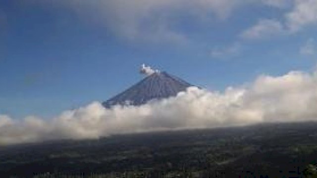Gunung Semeru Erupsi Lagi.(F-INT)