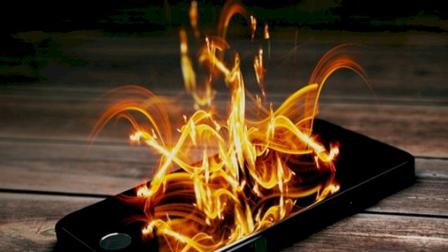 Ilustrasi Ponsel Terbakar.(F-INT)
