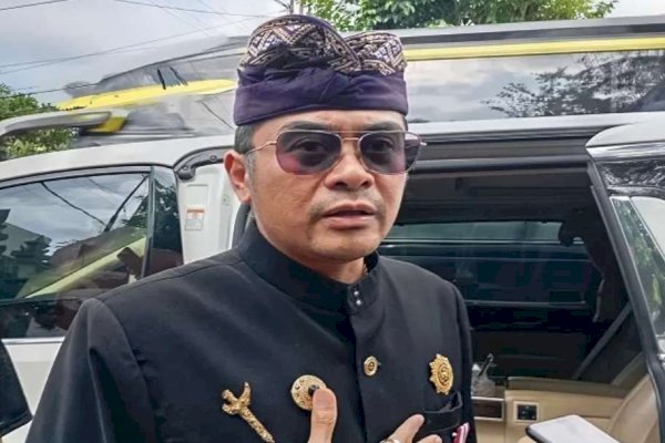 Dipecat Jokowi, Arya Wedakarna Ngotot Masih Ngantor di DPD