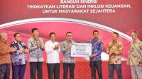 Dukung Program Prioritas, Bank Sulselbar Serahkan KUR Budidaya Pisang ke Kelompok Tani