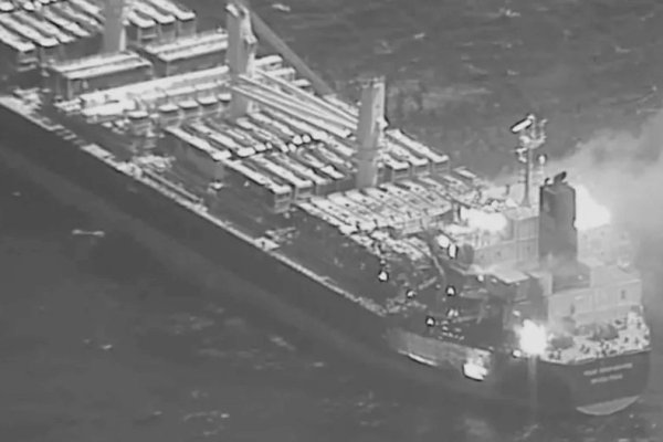 Serangan Rudal Houthi Tewaskan 3 Orang di Teluk Aden