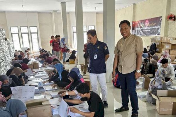 KPU Pangkep Temukan Ratusan Surat Suara Pilpres Rusak