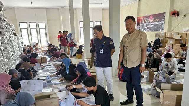 KPU Pangkep Temukan Ratusan Surat Suara Pilpres Rusak