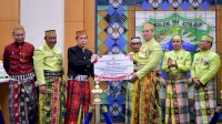 Pj Gubernur Sulsel Serahkan Bantuan dan Resmikan Proyek Pembangunan di HUT ke-64 Pangkajene Kepulauan