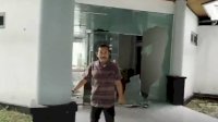 Jangan Ditiru! THR Belum Cair, Anggota DPRD Ini Ngamuk-Pecahkan Kaca Kantor