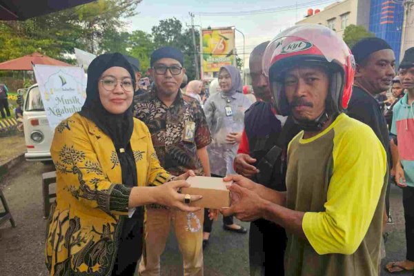 Ramadhan Berkah, Bank Sulselbar Cabang Soppeng Berbagi Takjil