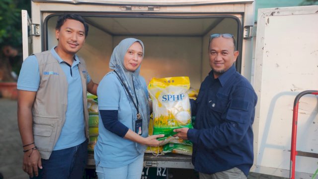 IKA SMANSA Makassar Gelar Pasar Murah Ramadhan.