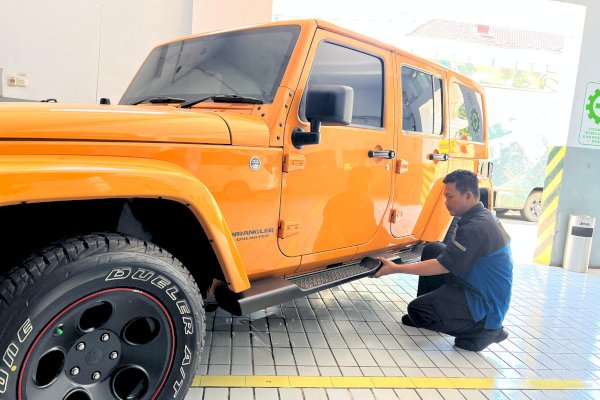 Lengkapi Kenyamanan Pengguna Jeep, Kalla Kars sediakan Electric Foot Step